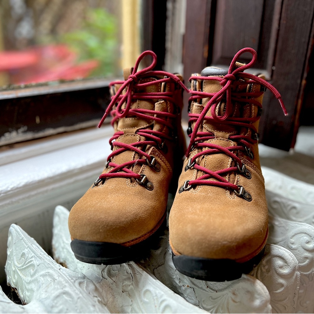 LL Bean winter hiking boots size 9